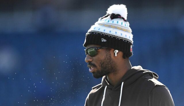 Moderátor rádia v Clevelande rozhodne vyzýva Brownsa, aby začal Shedeura Moderátor rádia v Clevelande rozhodne vyzýva Brownsa, aby začal Shedeura Sandersa