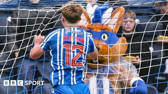 David Watson celebrates scoring against St Mirren