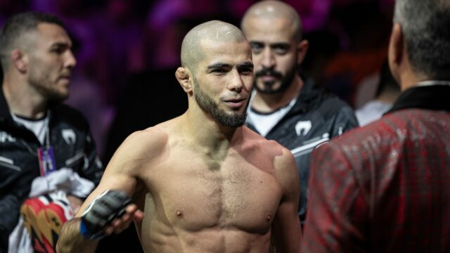 Muhammad Mokaev Malies odvážne CF 100 pre titul Flyweight 

