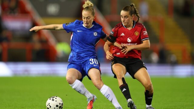 Muž United priťahuje s Chelsea Signals WSL Title Race sprísnenie 

