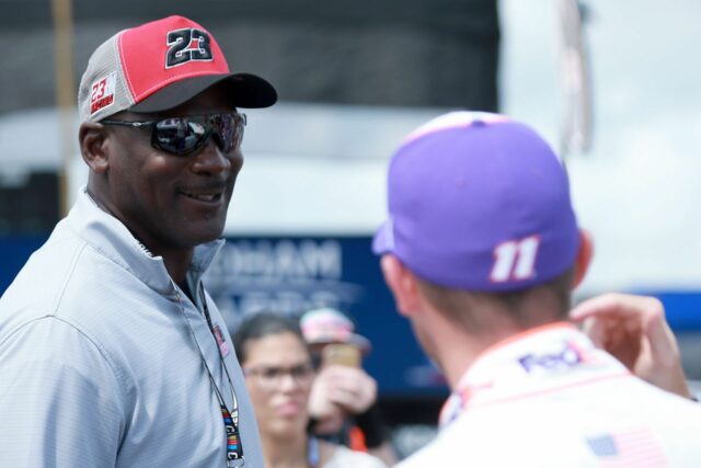 NASCAR tvrdí, že má „úplnú pomoc“ od rasových skupín vo svojej akcii na 23xi a posledné vyhlásenia FRM 

