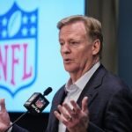 Komisár NFL Roger Goodell hovorí počas tlačovej konferencie na stretnutiach NFL