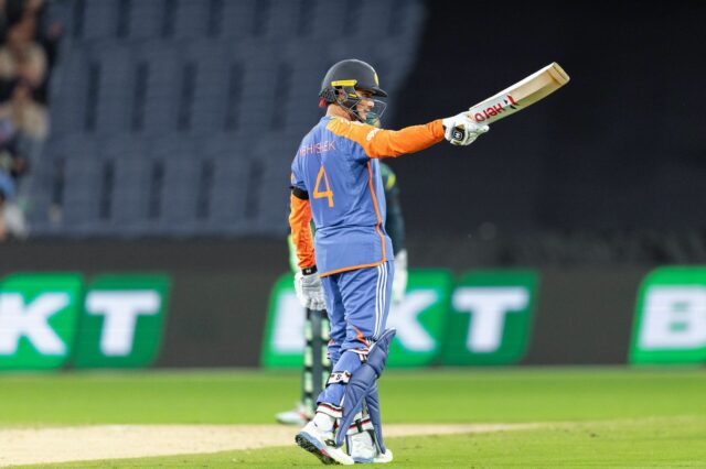 "Najprv musíte vedieť riadiť auto" Abhishek Sharma trafil osem štvoriek a dve šestky počas svojho 68 ranového úderu. (P/C: Getty)