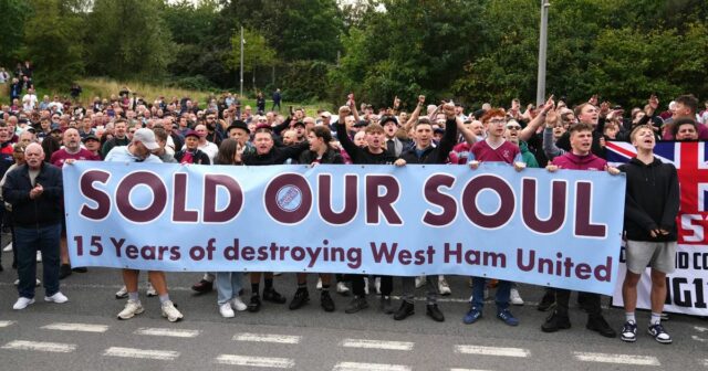 Fanúšikovia West Ham United protestujú proti majiteľom klubu
