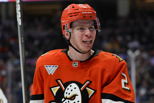 Nasledovníci NHL reagujú, keď Jackson Lacombe sa stal hráčom s najvyššou platením Ducksovho pred tým, ako dodržiava expanziu dohody o 72 miliónoch dolárov 

