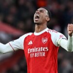 Gabriel Magalhaes oslavuje po tom, čo Arsenal porazil Crystal Palace