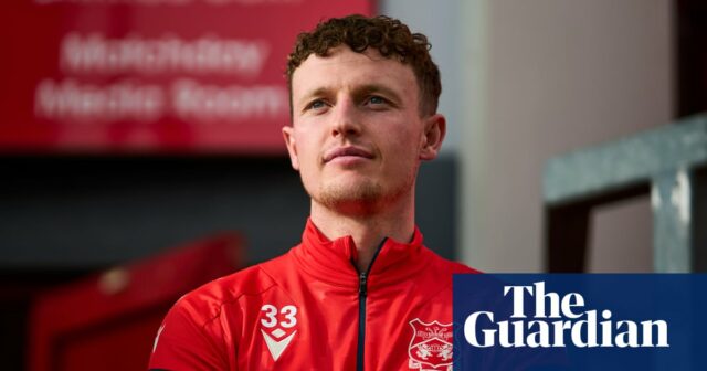 Nathan Broadhead z Wrexhamu: „Priaznivci Cardiffu, ako som pochopil, ma Nathan Broadhead z Wrexhamu: „Priaznivci Cardiffu, ako som pochopil, ma informujú, aby som nehodnotil – pri troche šťastia áno“|Wrexham
