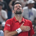 Novak Djokovic klesá o 20-slovnú správu po páde na súd v Šanghajských majstrov