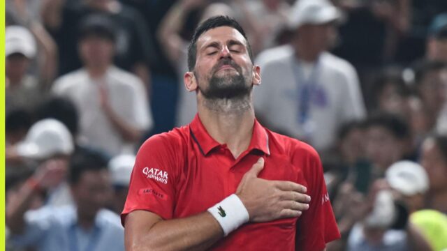 Novak Djokovic klesá o 20-slovnú správu po páde na súd v Šanghajských majstrov 


