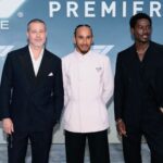 Lewis Hamilton s Jerrym Bruckheimerom na Veľkej cene Miami F1 - Šprint a kvalifikácia - Zdroj: Getty