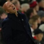 Manažér Liverpoolu Arne Slot reaguje počas futbalového zápasu Premier League medzi Brentfordom a Liverpoolom v Londýne v sobotu 25. októbra 2025.