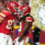 Patrick Mahomes, Travis Kelce vedú Chiefs, aby ovplyvňovali lídrov