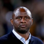 Hlavný tréner Patrick Vieira Genoa CFC sa pozerá počas zápasu Serie Serie a EniLive medzi SSC Napoli a Genoa CFC v Stadio Diego Armando Maradona 11. mája 2025 v Neapole v Taliansku (foto od Giuseppe Maffia/Nurphoto cez Getty Images)
