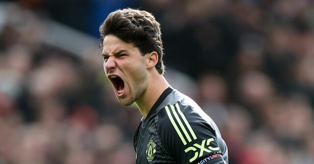 Peter Schmeichel robí Senne Lammens Male UTD faktor v Andre Onana a Altay Bayindir vykopávka 

