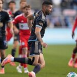 Po prežití zdesenia sa Union snaží uhasiť oheň