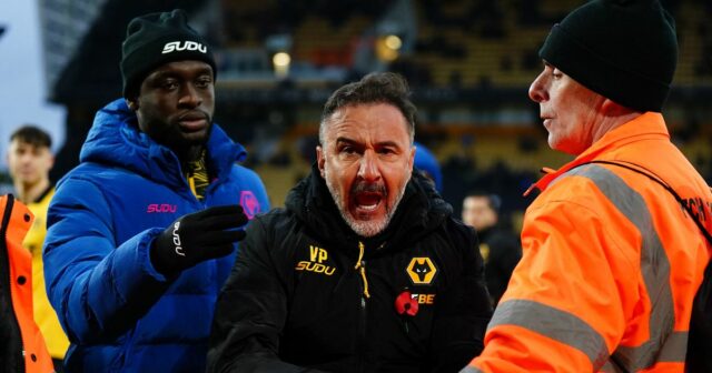 Pod palbou Vitor Pereira vysvetľuje, prečo sa po prehre v Vitor Pereira reaguje na fanúšikov Wolverhamptonu Wanderers po záverečnom hvizde zápasu