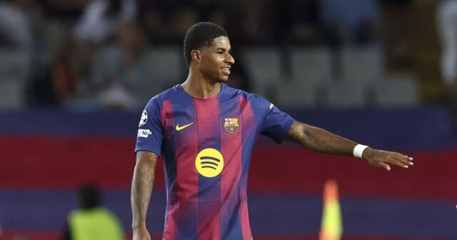Útočník Barcelony Marcus Rashford oslavuje gól proti Olimpiacosu