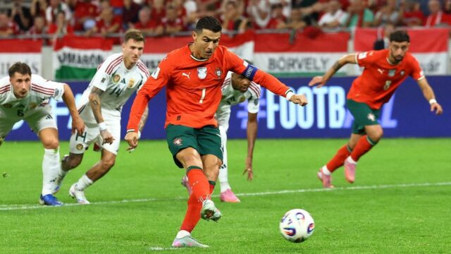 Futbalový futbal - Majstrovstvá sveta - kvalifikácie UEFA - Skupina F - Maďarsko V Portugalsko - Puskas Arena, Budapešť, Maďarsko - 9. septembra 2025 Portugalský Cristiano Ronaldo skóruje svoj druhý gól z Penalty Spot Reuters/Bernadett Szabo TPX     