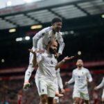 Poškodenie Garyho Nevilla obviňuje jedného hráča Liverpoolu po začiatku šoku z Male Utd