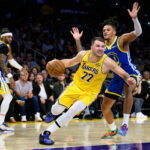 Pre Lakers vzniká obrovský problém, pretože Luka Doncic zjavne znáša zranenie slabín vs Warriors