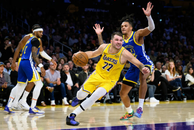 Pre Lakers vzniká obrovský problém, pretože Luka Doncic zjavne znáša zranenie slabín vs Warriors 

