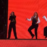 Jade Thirlwall, Leigh-Anne Pinnock, Jesy Nelson a Perrie Edwards z Little Mix vystupujú počas odovzdávania cien BRIT Awards 2019 (obrázok cez Getty)