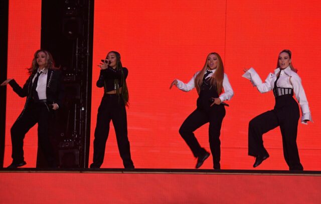 Prečo sa Little Mix konal oddych? Lady team sa opäť Jade Thirlwall, Leigh-Anne Pinnock, Jesy Nelson a Perrie Edwards z Little Mix vystupujú počas odovzdávania cien BRIT Awards 2019 (obrázok cez Getty)