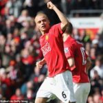 Wes Brown pamätne otvoril skóre počas výhry United 3:0 proti Liverpoolu v roku 2008.