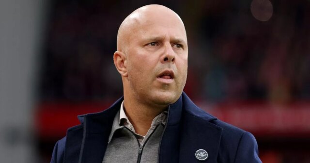 Predchádzajúci demonštrátor z Liverpoolu posiela významné varovanie o titule Premier Arne Slot sa pozerá pred zápasom Premier League medzi Liverpoolom a Manchestrom United na Anfielde