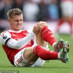 Martin Odegaard bol vynútený zranením kolena počas Arsenalovho stretu so západnou šunkou