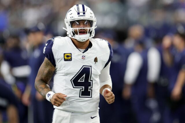 Priaznivci NFL reagujú na elegantné predzápasové oblečenie Dak Prescotta pre logo pochodového šialenstva