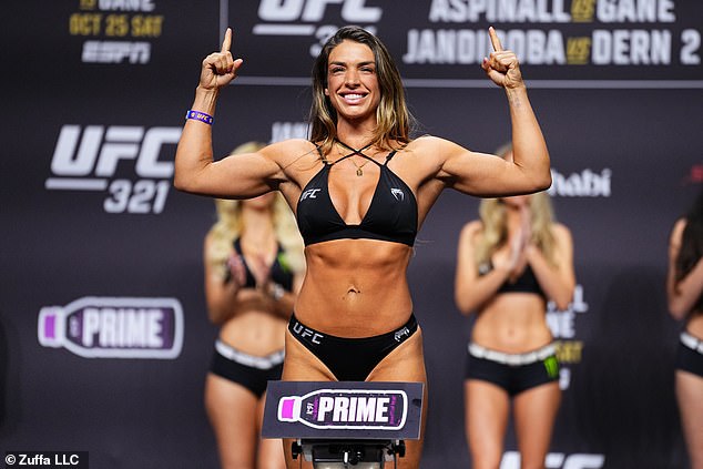 Priaznivci UFC zostali ohromení „čudným“ dotazom novinára na veľkolepého boxera Konkurentke v slamovej váhe Mackenzie Dern sa médiá pýtali na jej návyky pri drepovaní
