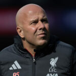 Príbehy Arna Porta šokujú krok pri skúške kráľovskej rezidencie ako zbierka celebrít Liverpoolu na úvod