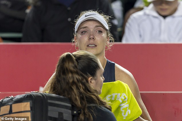 Psychologická Katie Boulterová poškodila v rozkoloch po tom, čo bola Katie Boulter sa rozplakala po tom, čo bola nútená odstúpiť na Hong Kong Open