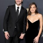 Josh Allen na obrázku s manželkou Hailee Steinfeld na NFL Awards v New Orleans tento rok