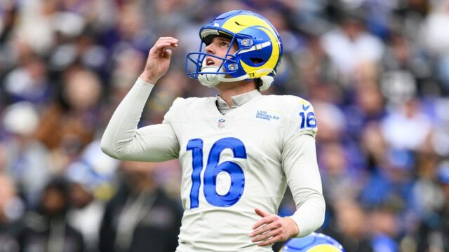 Rams 'Joshua Karty sa stáva vírusovou pre hlasnú slečnu na Vs Ravens 

