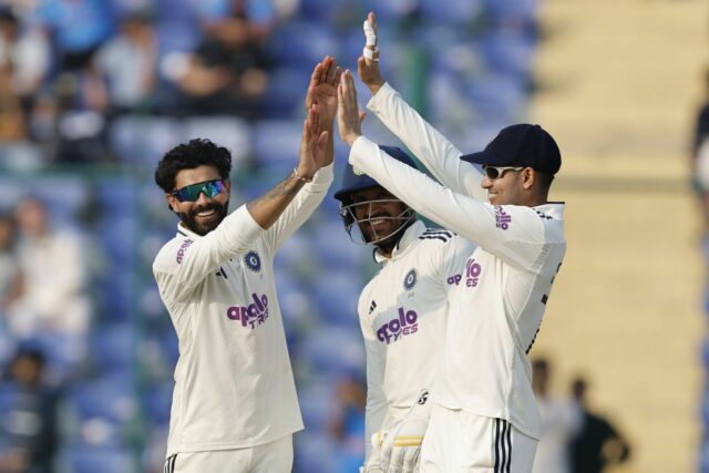 Ravindra Jadeja skončil 2. deň s číslami 14-3-37-3.