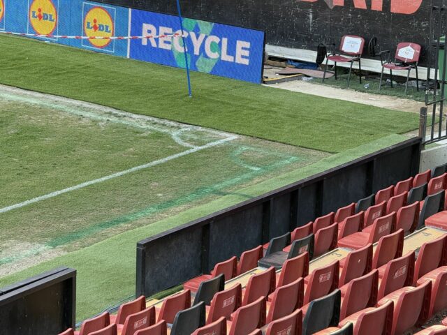 Čerstvý banner UEFA pokrývajúci Rayovho posolstva.