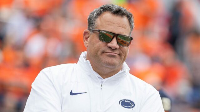Reklama Penn State ide o výber futbalového inštruktora Foot Foot Foot Footing James Franklin 

