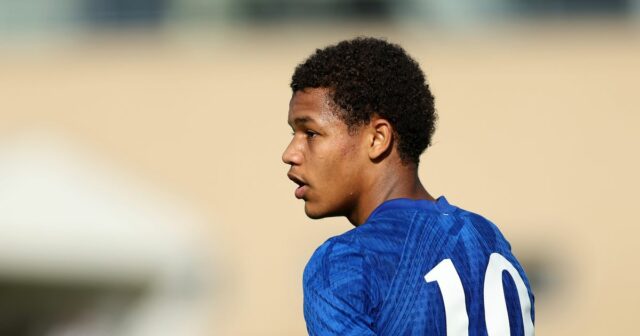 Rekordér Chelsea, 15, bol po kontraste Judea Bellinghama tipovaný na Mahdi Nicoll-Jazuli z Chelsea v akcii UEFA Youth League