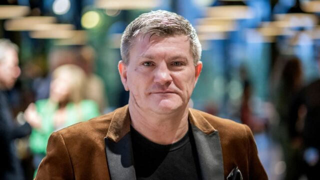 Ricky Hatton zomrel sebazničením, informoval súd koronera 

