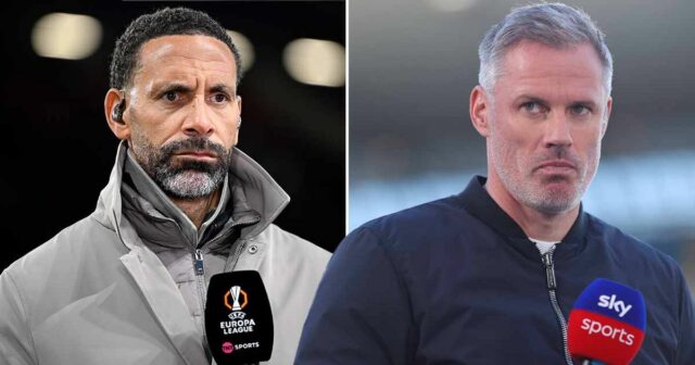 Rio Ferdinand oživuje nesúhlas Jamieho Carraghera ohľadom celebrity Guy Utd Casemiro z Manchestru United oslavuje druhý gól svojho tímu so spoluhráčmi Amadom Diallom a Brunom Fernandesom