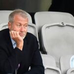 Bývalý majiteľ Chelsea Roman Abramovič sa zúčastňuje na záverečnom futbalovom zápase ženskej Ligy majstrov UEFA proti FC Barcelona.