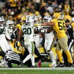 Počas výhry Packers nad Steelers v nedeľu večer sa na ihrisku rozpútala masívna bitka