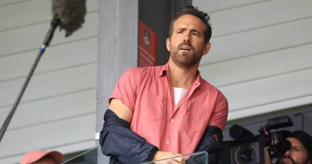 Spoluvlastník spoločnosti Wrexham Ryan Reynolds natáčal dokumentárny posádka vítania vo Wrexhame