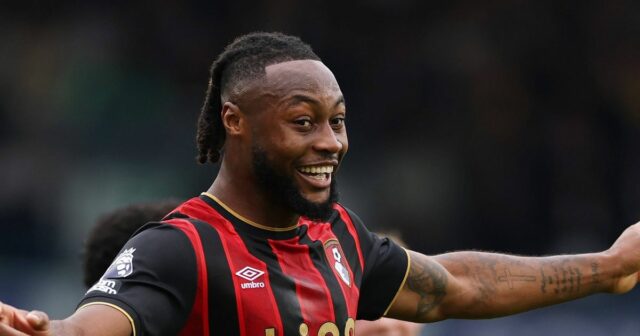 Leeds, Anglicko - 27. septembra: Antoine Semenyo z AFC Bournemouth oslavuje prvé gól svojho tímu počas zápasu Premier League medzi Leeds United a Bournemouth na Elland Road 27. septembra 2025 v Anglicku Leeds. (Foto: Stu Forster/Getty Images)
