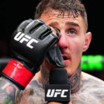 Šampión UFC Tom Aspinall si na Halloween nejednoznačne napína pásku cez oko