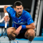 Skĺzne Novak Djokovic, ktorý spôsobuje problémy so zranením? Popredný profesionál zvažuje v