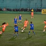 Skupina indických žien uteká do Nepálu na základe obvinení vo výstavnom obleku