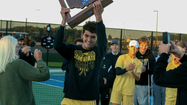 South Bend Saint Joseph, Penn Kids Tennis Win IHSAA Semistate tituly 

